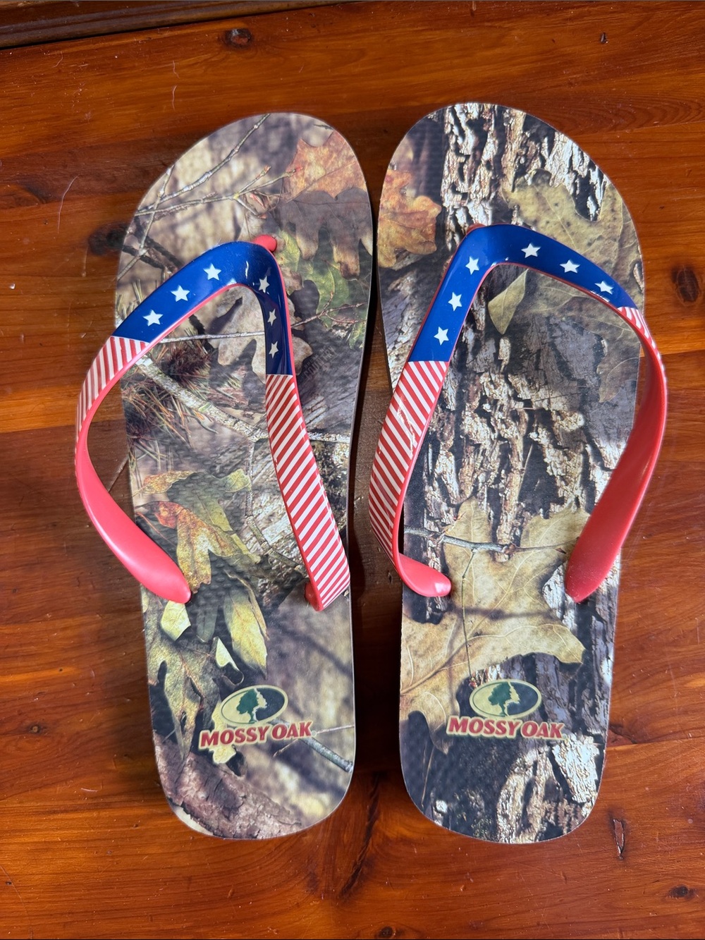 Mossy Oak USA Forest Camo Flip Flops with Blue Star Straps and Red Accents Large